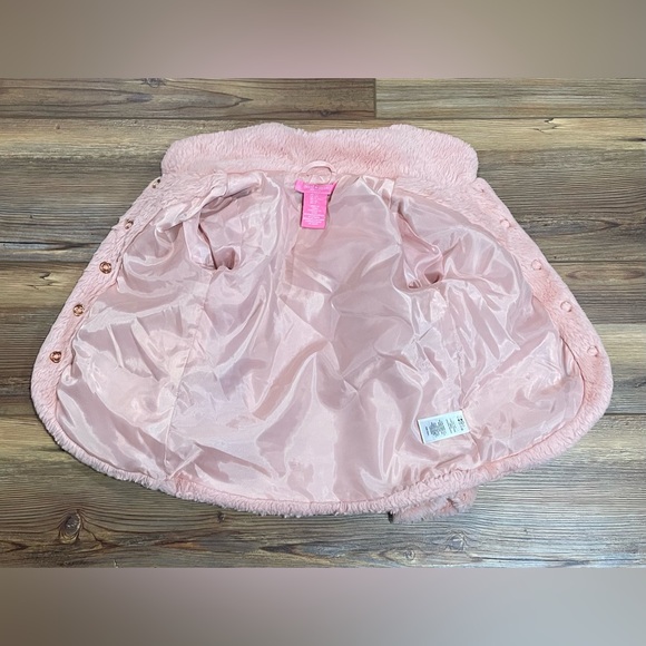 Isaac Mizrahi Faux Fur Coat Girls Size  2T Pink Satin Lining Excellent Condition - Picture 3 of 5